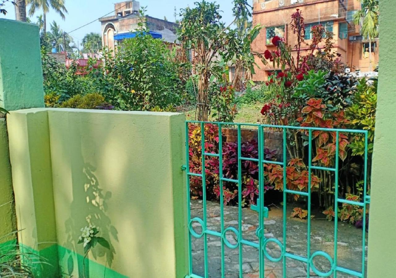 Dden Vennell Bnb -Metro Access- Calcutta Exteriör bild